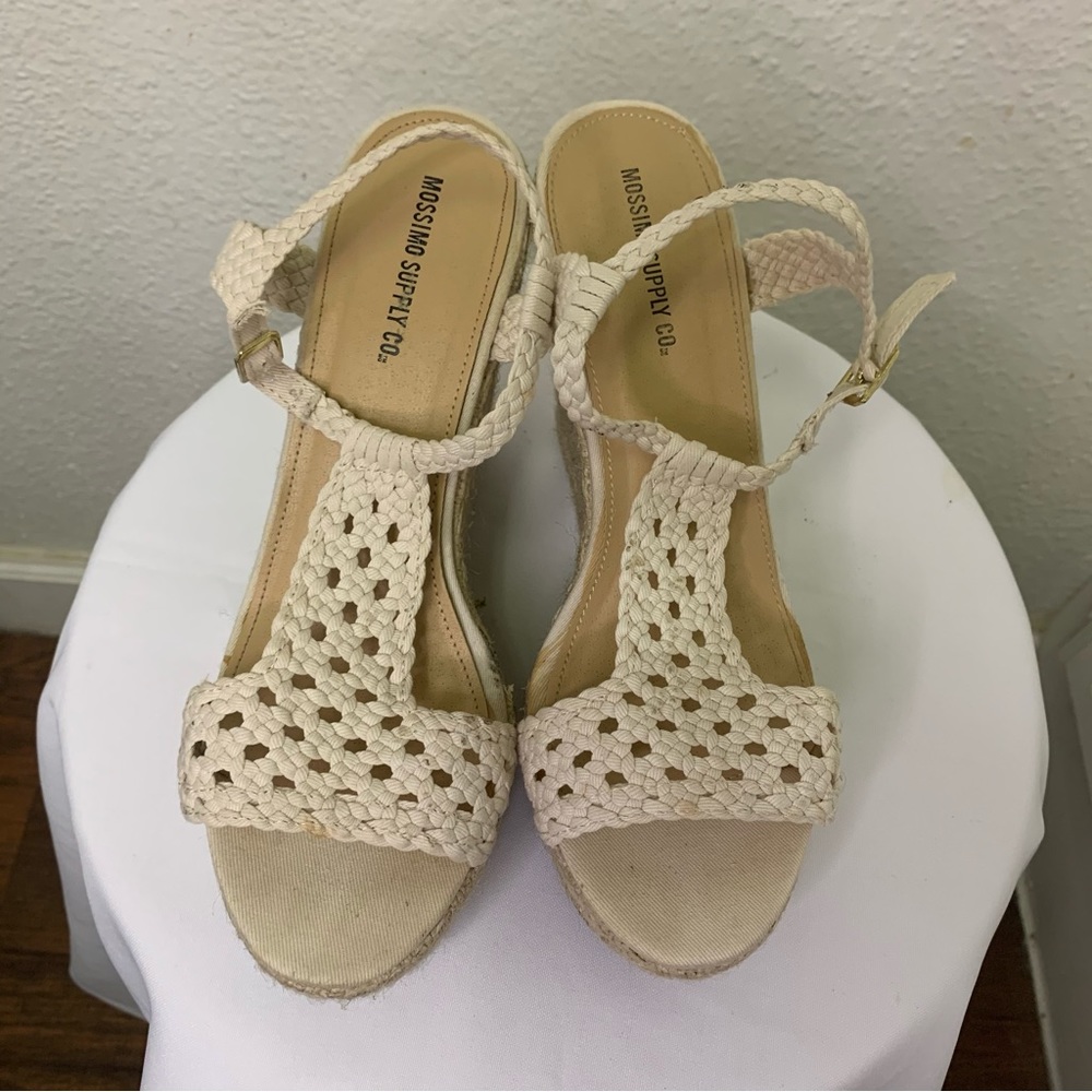 Mossimo Supply co platform Wedges Sandals / Netting designs size 8 / cream color